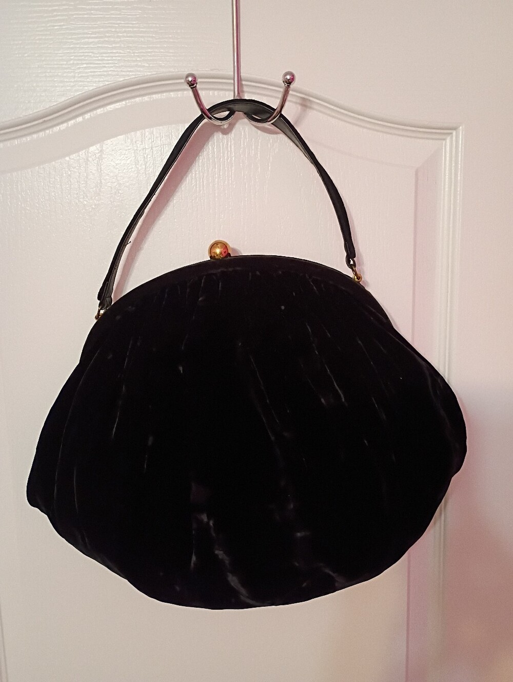 Black Velvet Hobo Bag with Gold-Tone Kiss Lock To Hold All The Goodies - Picture 3 of 9